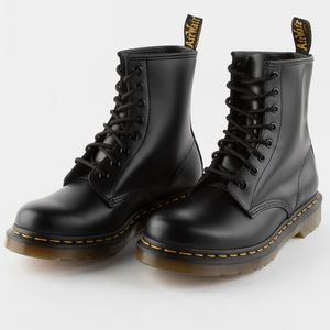 DR. MARTENS 1460 boots